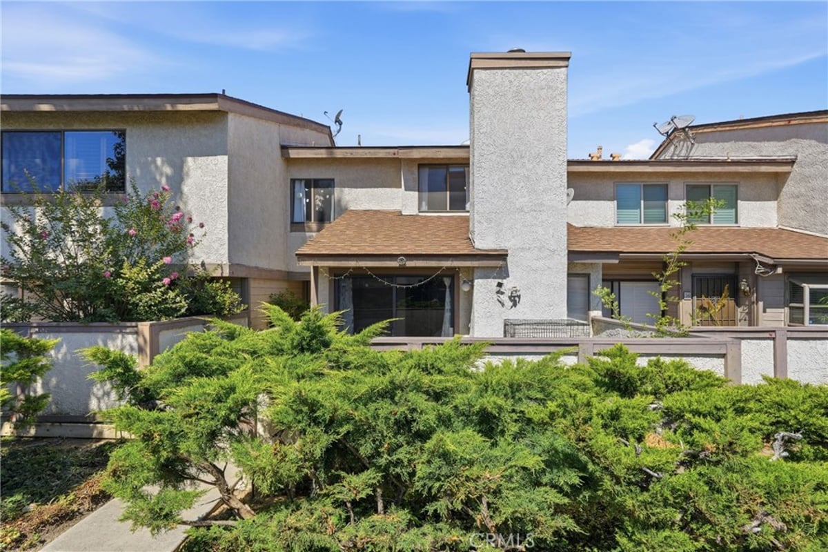 8340 Penfield Ave 35, Winnetka, CA 91306 — photo 1 of 54