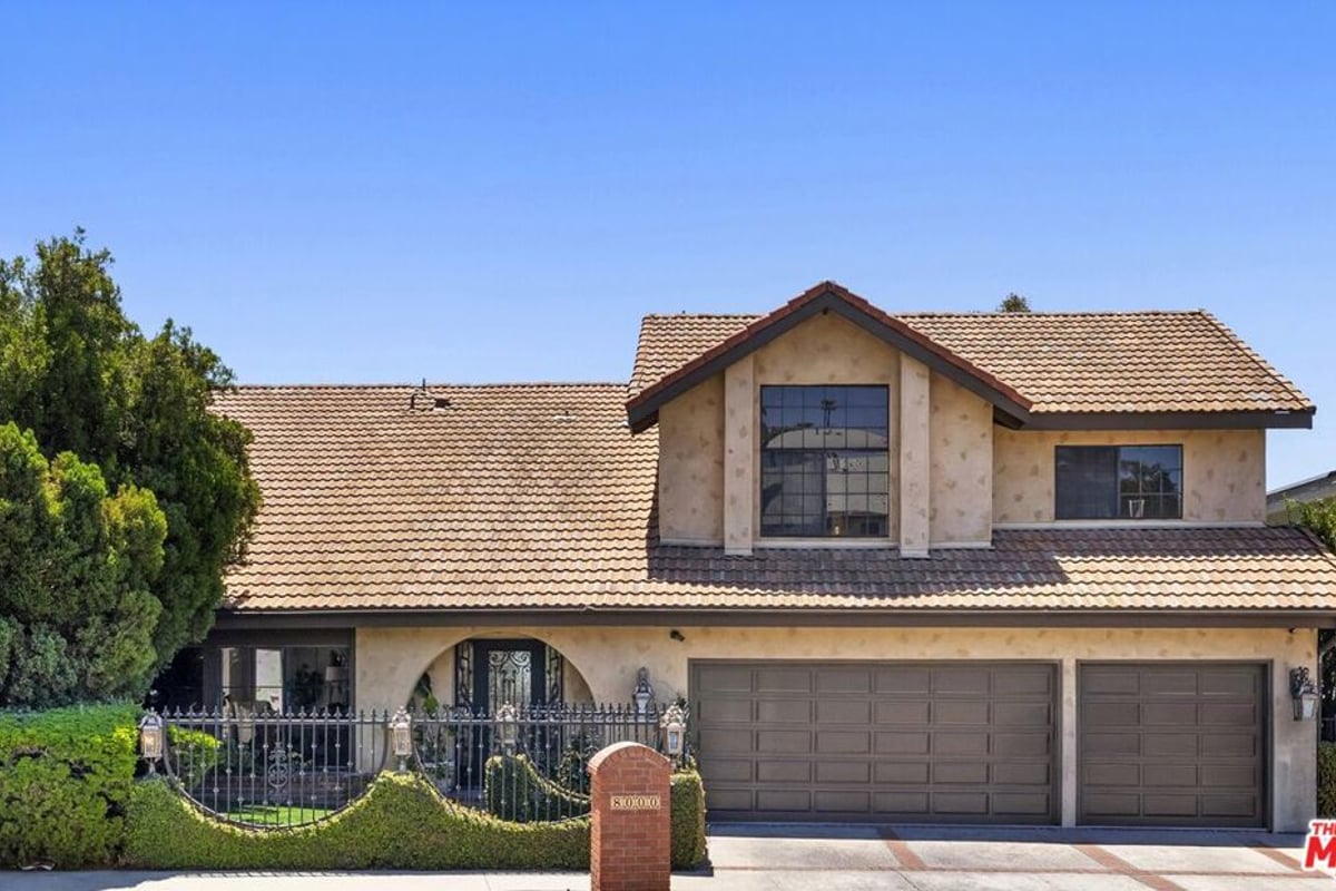 8000 Oceanus Drive, Los Angeles, CA 90046 — photo 1 of 27