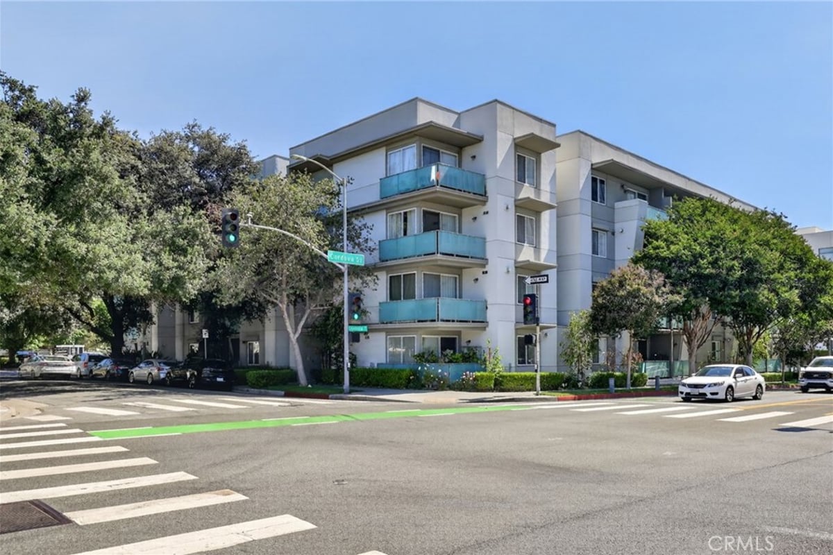 160 S Hudson Avenue 111, Pasadena, CA 91101 — photo 1 of 24