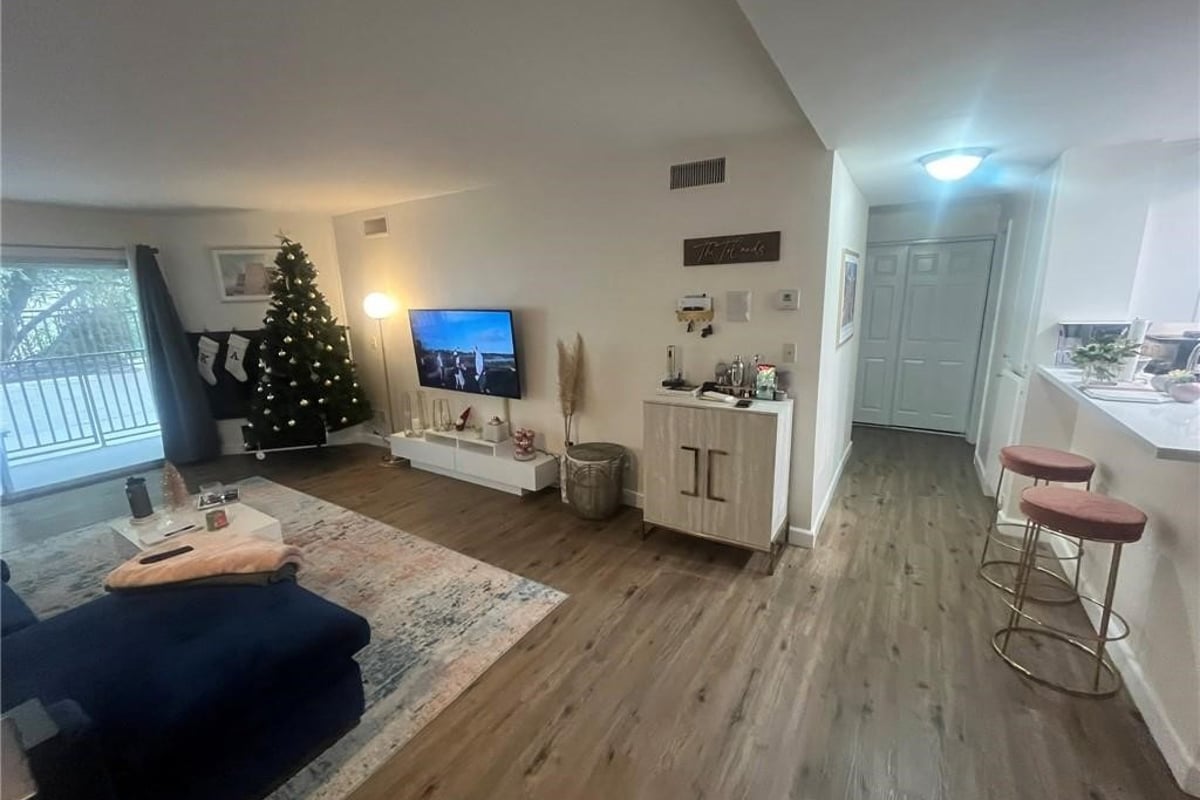 1230 Horn 417, West Hollywood, CA 90069 — photo 1 of 23