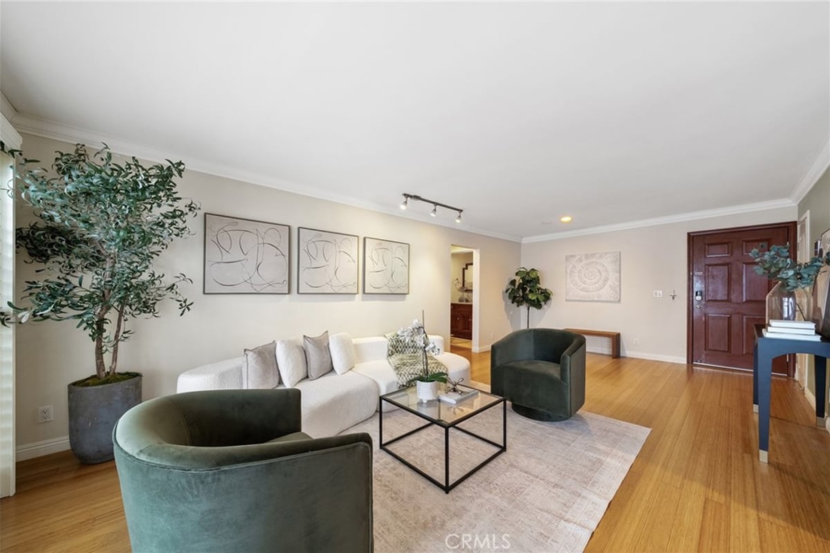 1154 S Barrington Avenue 213, Los Angeles, CA 90049 — photo 1 of 24
