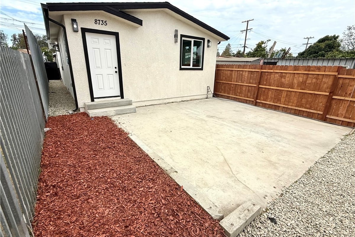 8735 Beach, Los Angeles, CA 90002 — photo 1 of 13