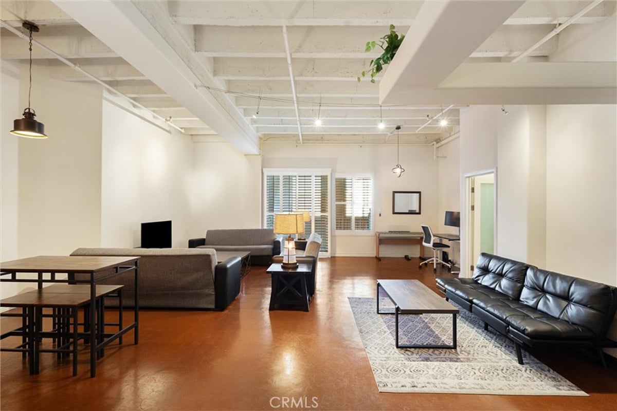 312 W 5th 707, Los Angeles, CA 90013 — photo 1 of 25