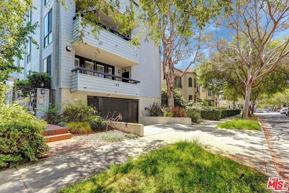 148 S Crescent Drive 101, Beverly Hills, CA 90212 — photo 1 of 48