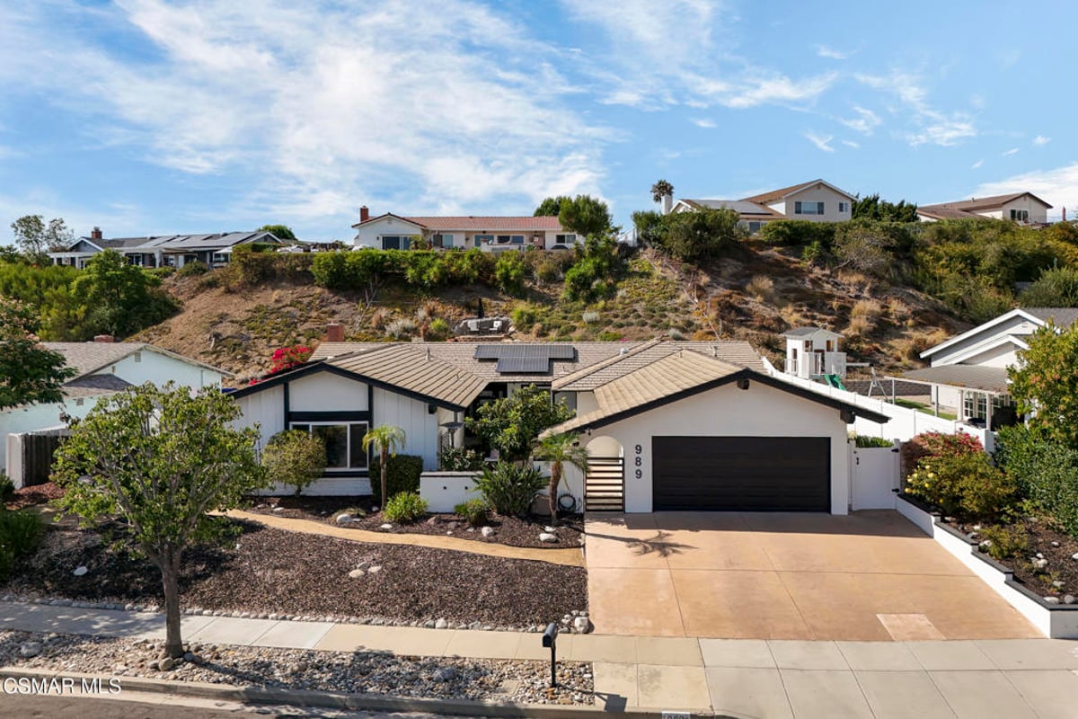 989 Calle Pinata, Thousand Oaks, CA 91360 — photo 1 of 49