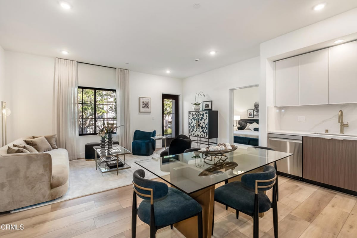 139 S Oak Knoll Avenue 402, Pasadena, CA 91101 — photo 1 of 35