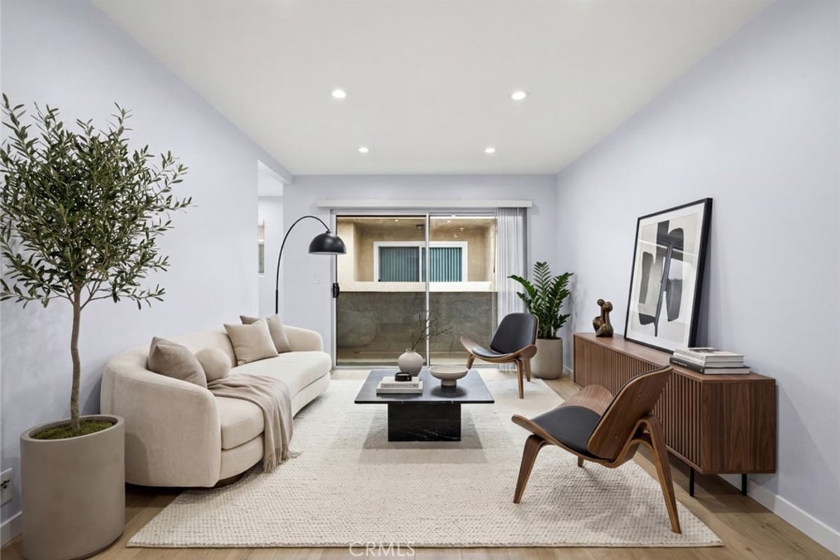 6245 Woodman Avenue 209, Valley Glen, CA 91401 — photo 1 of 31