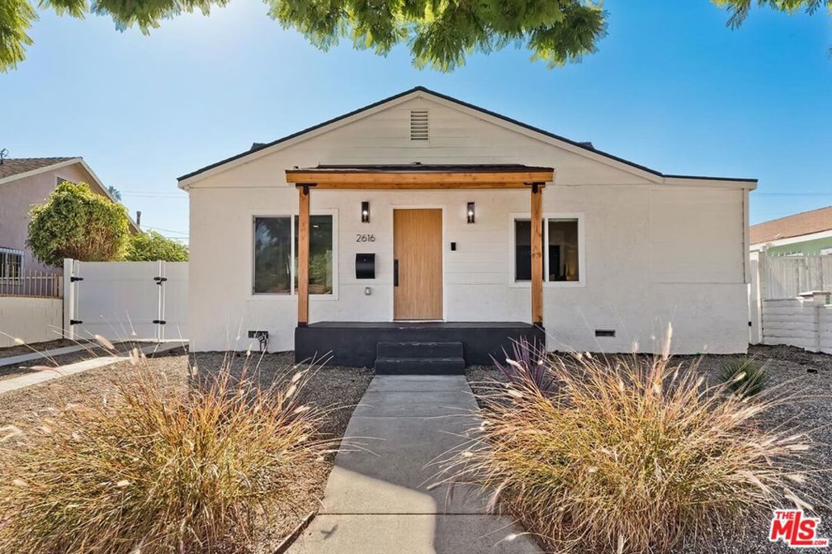 2616 W 73rd Street, Los Angeles, CA 90043 — photo 1 of 51