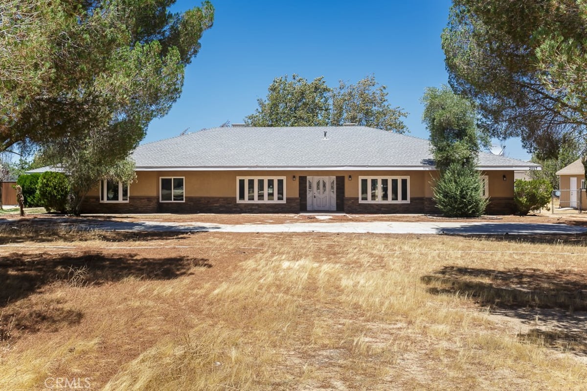 2017 W Avenue O4, Palmdale, CA 93551 — photo 1 of 48