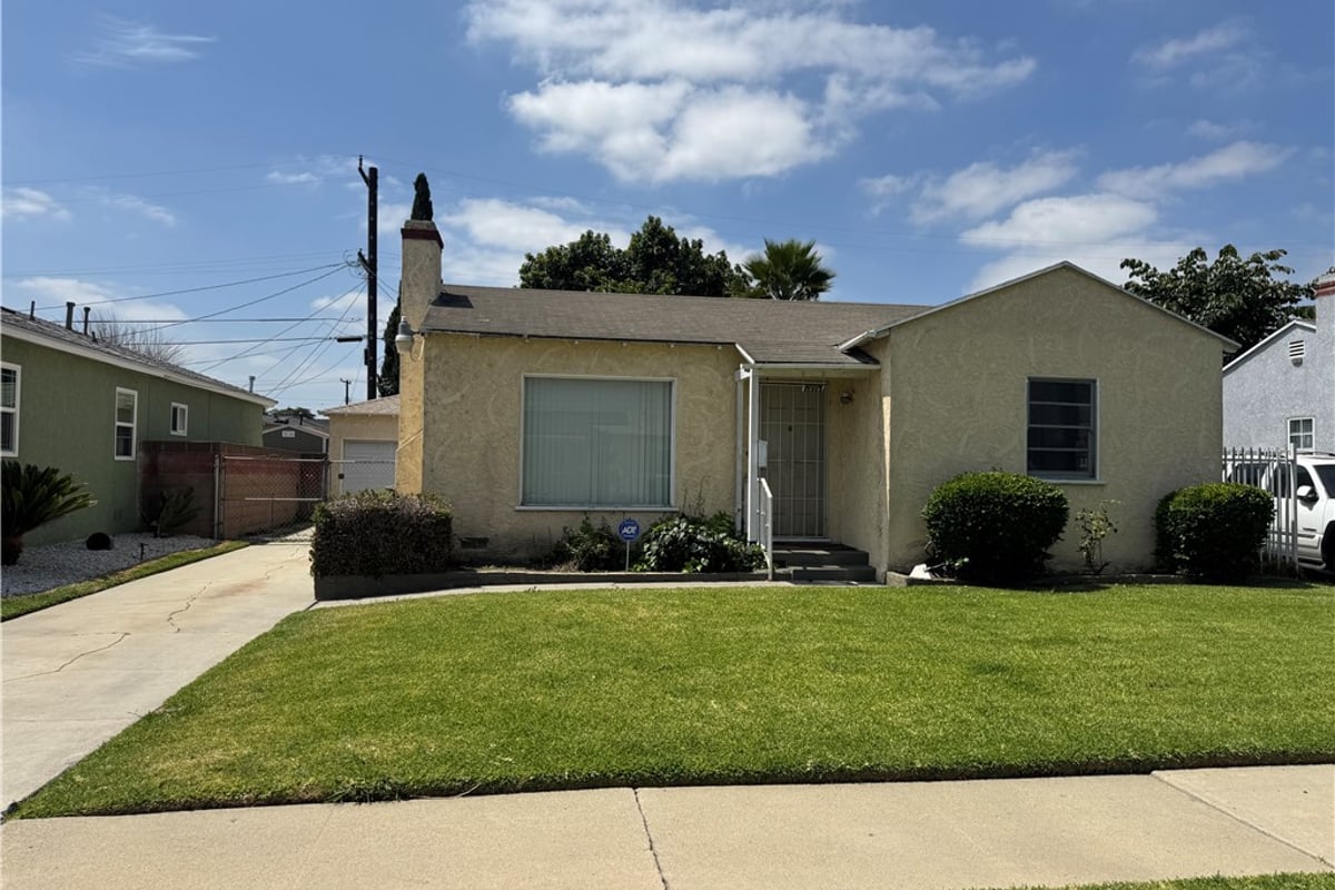 1010 W 127th St, Compton, CA 90222 — photo 1 of 4