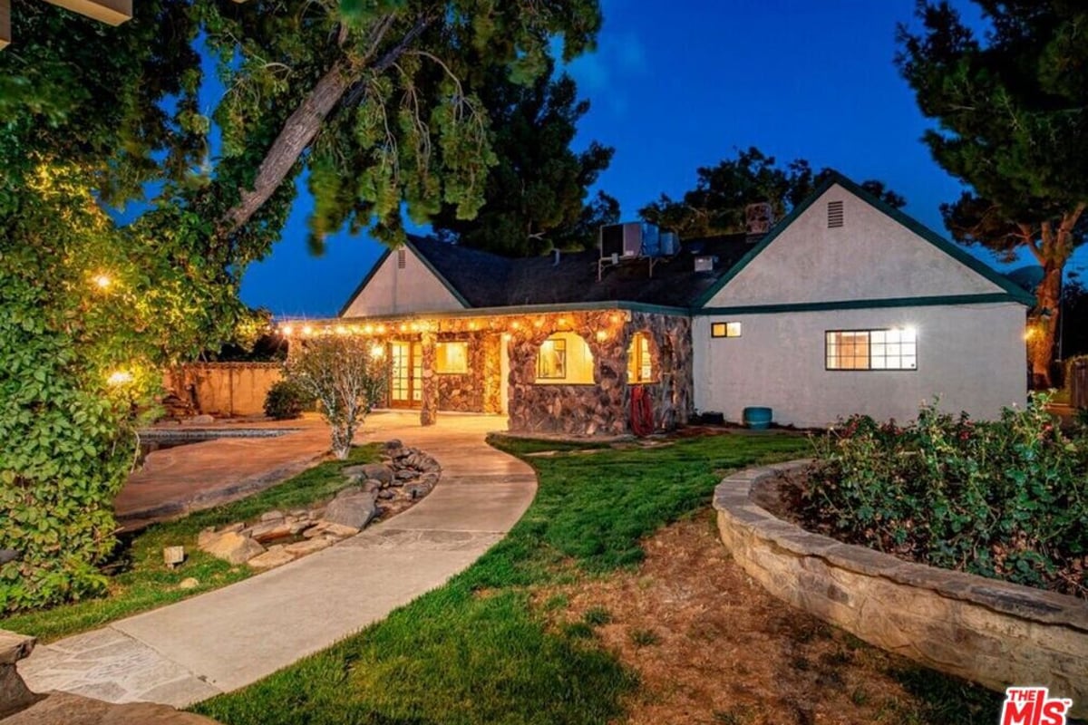 4725 W Avenue M6, Lancaster, CA 93536 — photo 1 of 25