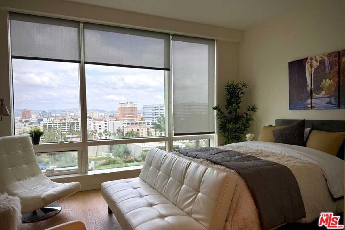 877 S Francisco Street 1220, Los Angeles, CA 90017 — photo 1 of 20