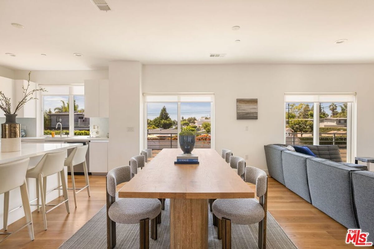 11724 Culver Boulevard 8, Los Angeles, CA 90066 — photo 1 of 30