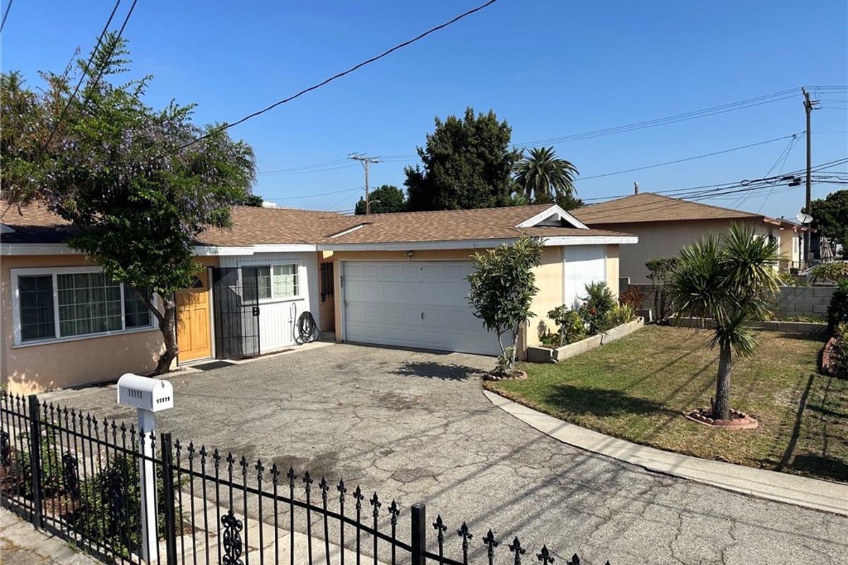 11111 S Osage, Inglewood, CA 90304 — photo 1 of 36