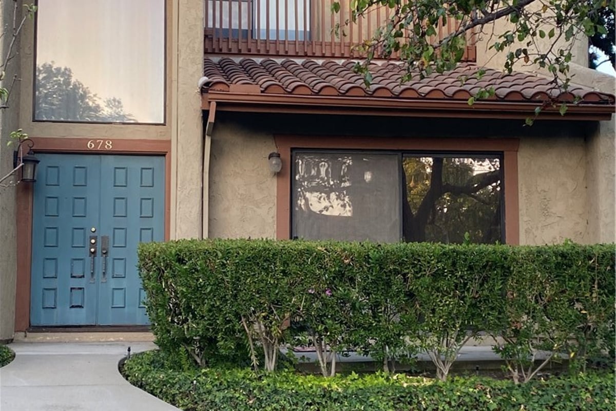 678 Rosewood, Camarillo, CA 93010 — photo 1 of 23