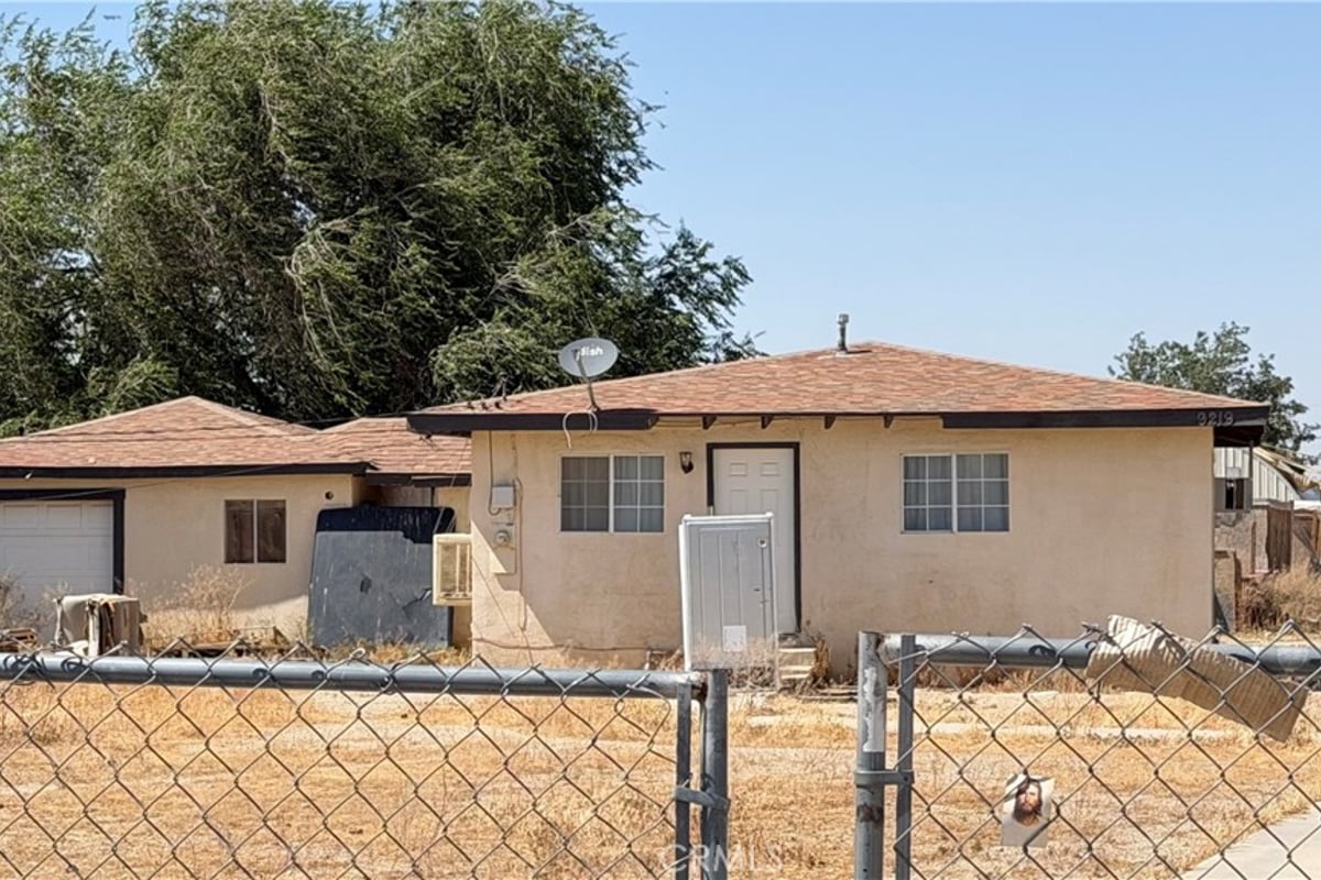 9219 E Avenue R, Littlerock, CA 93543 — photo 1 of 3