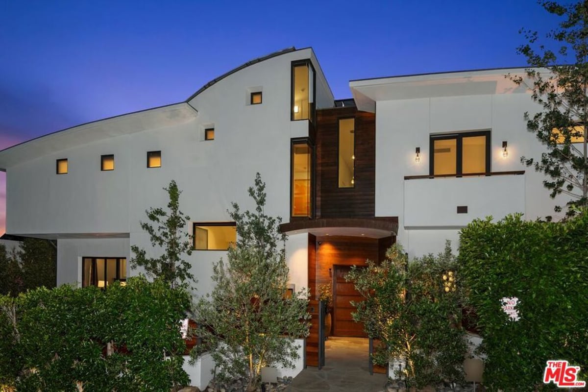 1535 Umeo Road, Pacific Palisades, CA 90272 — photo 1 of 36
