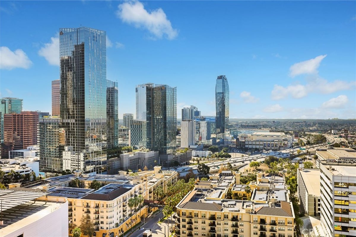 1100 Wilshire Boulevard 3309, Los Angeles, CA 90017 — photo 1 of 38