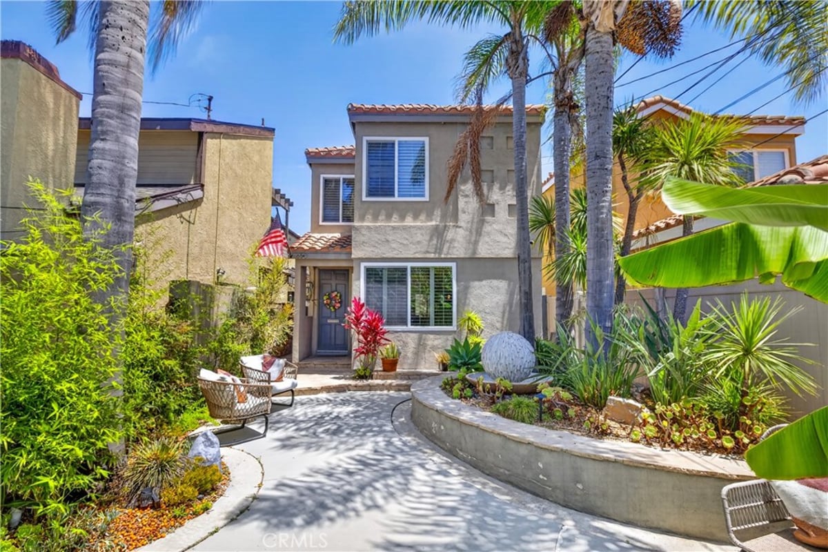 330 Ultimo Avenue, Long Beach, CA 90814 — photo 1 of 44