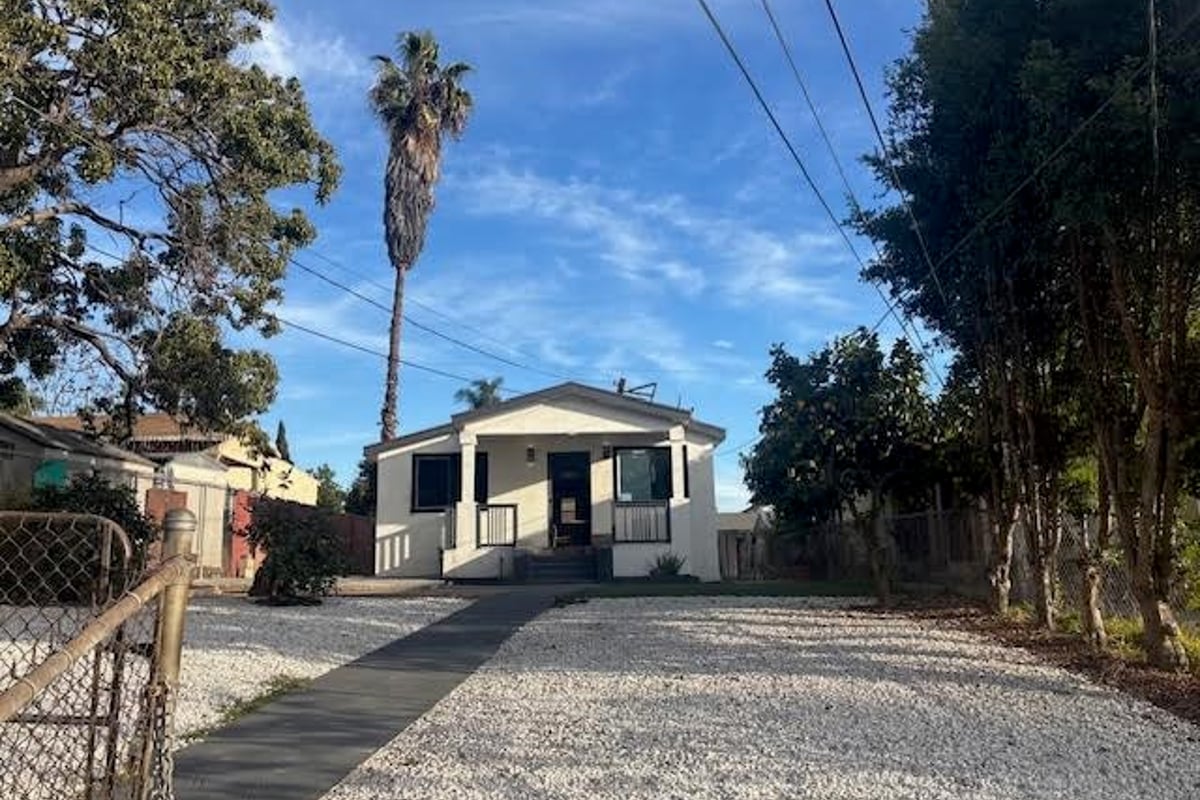 1152 S S Mott St, Los Angeles, CA 90023 — photo 1 of 5