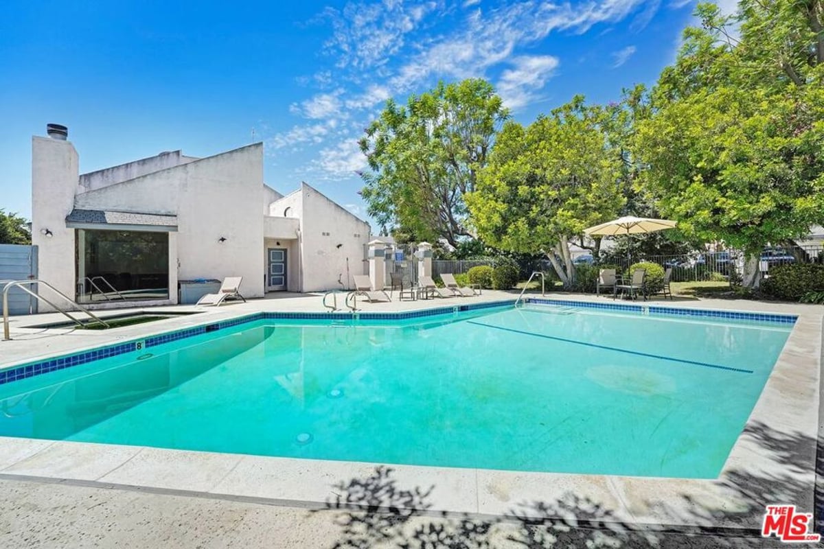 21333 Lassen Street 8B, Los Angeles, CA 91311 — photo 1 of 16