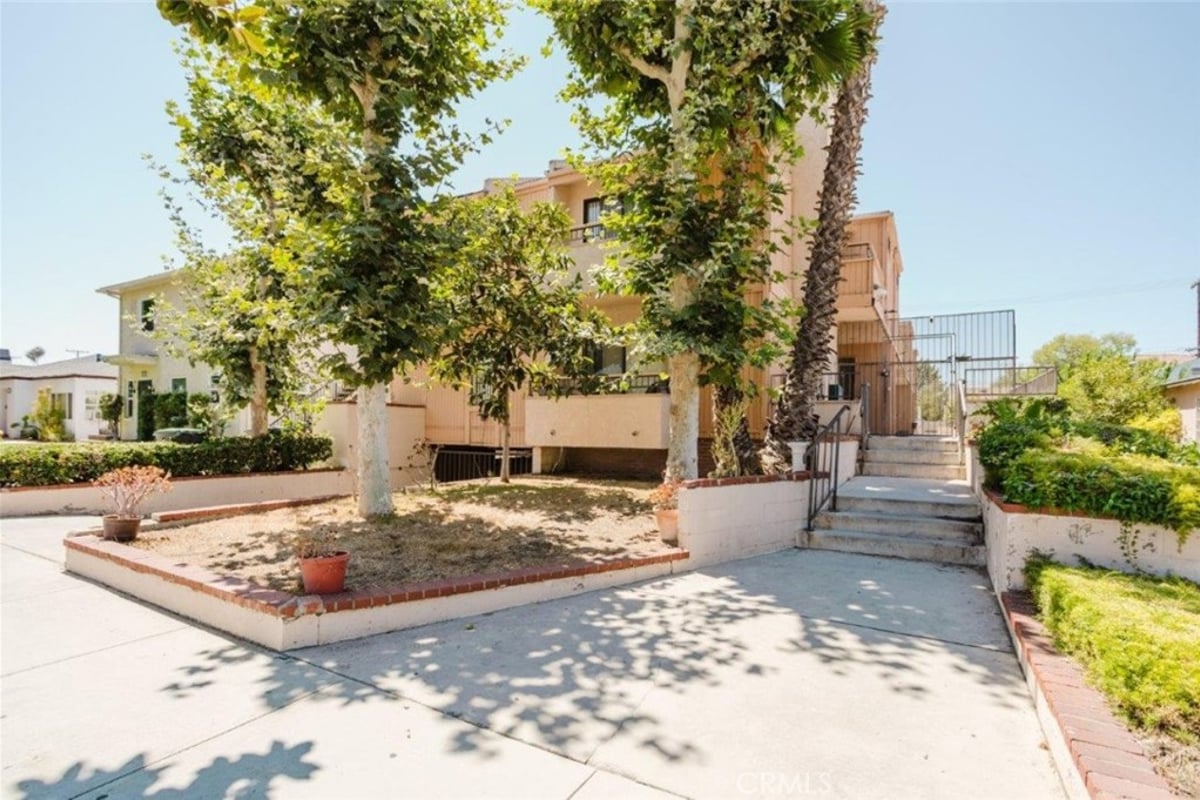 608 Hawthorne Street C, Glendale, CA 91204 — photo 1 of 41