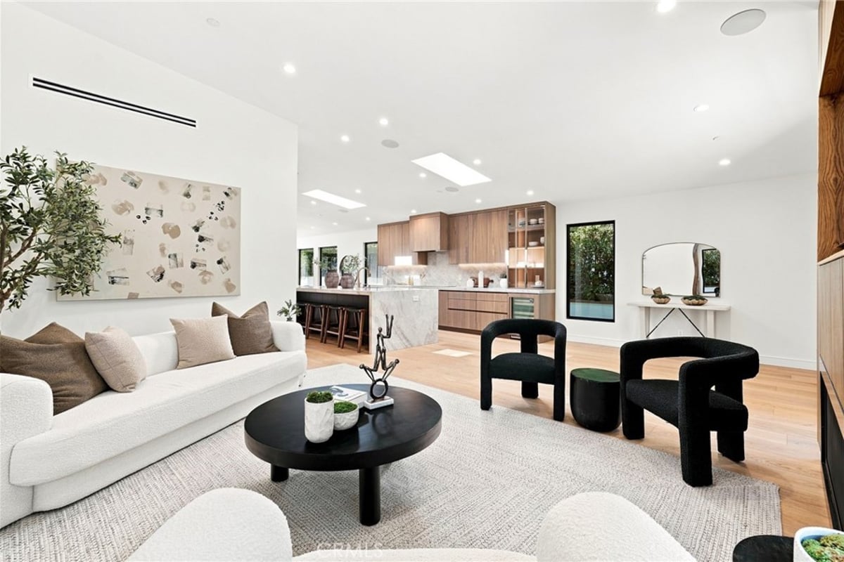 14627 Huston, Sherman Oaks, CA 91403 — photo 1 of 54