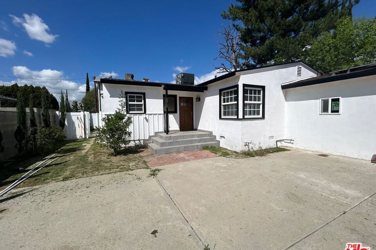 6915 Laramie Avenue, Winnetka, CA 91306 — photo 1 of 13