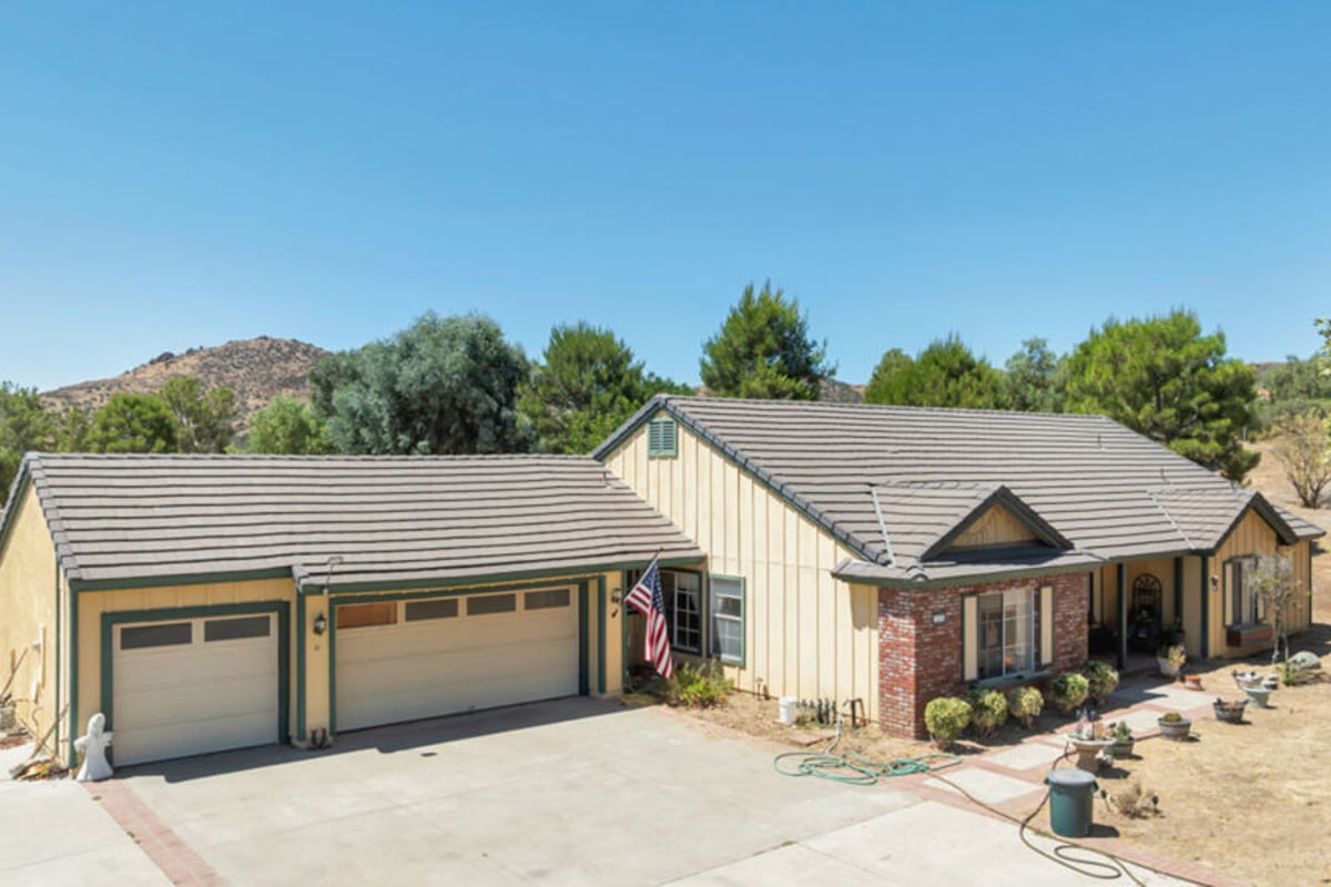 11734 Chisholm Court, Agua Dulce, CA 91390 — photo 1 of 45