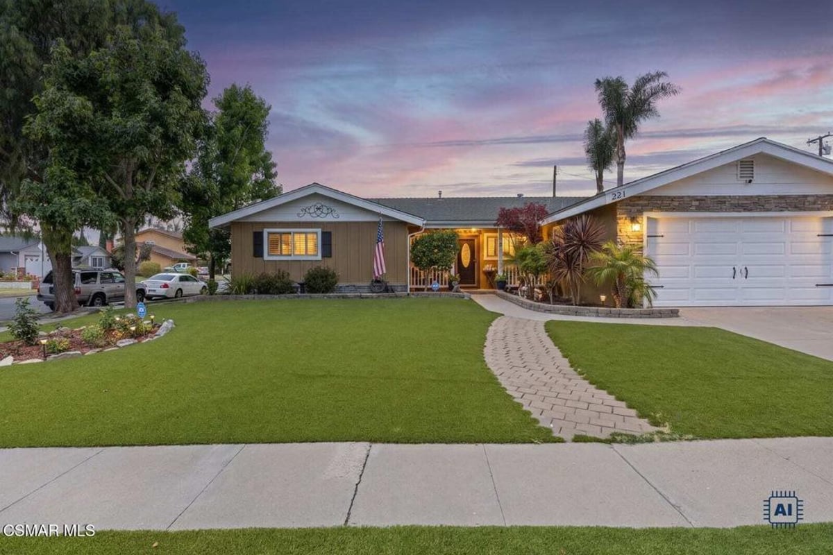 321 Pajaro Avenue N, Ventura, CA 93004 — photo 1 of 25