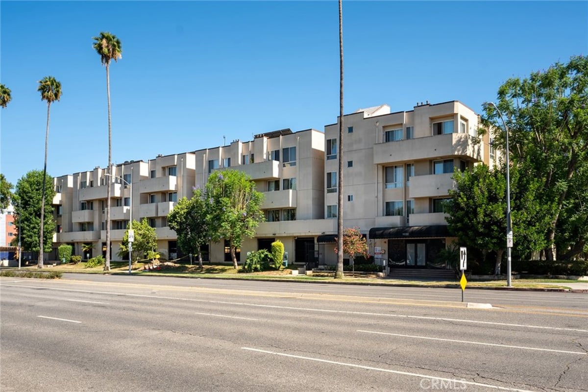19350 Sherman Way 139, Reseda, CA 91335 — photo 1 of 15
