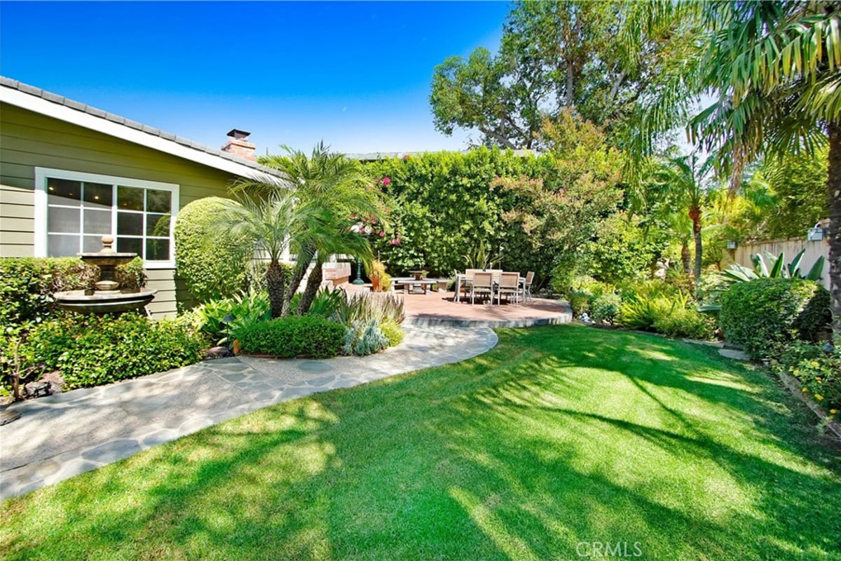 5062 Avenida Hacienda, Tarzana, CA 91356 — photo 1 of 47