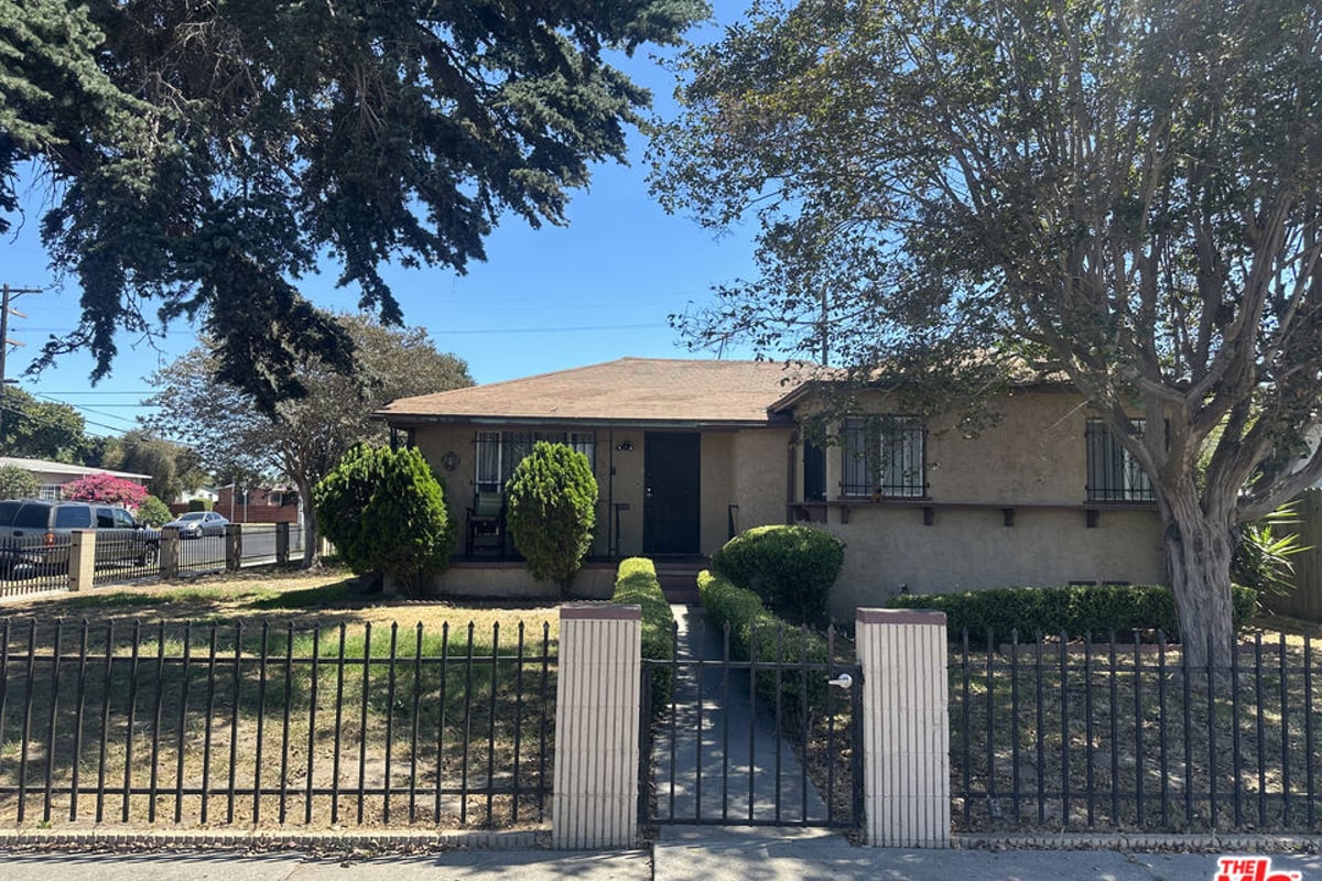 748 E Century Boulevard, Los Angeles, CA 90002 — photo 1 of 10