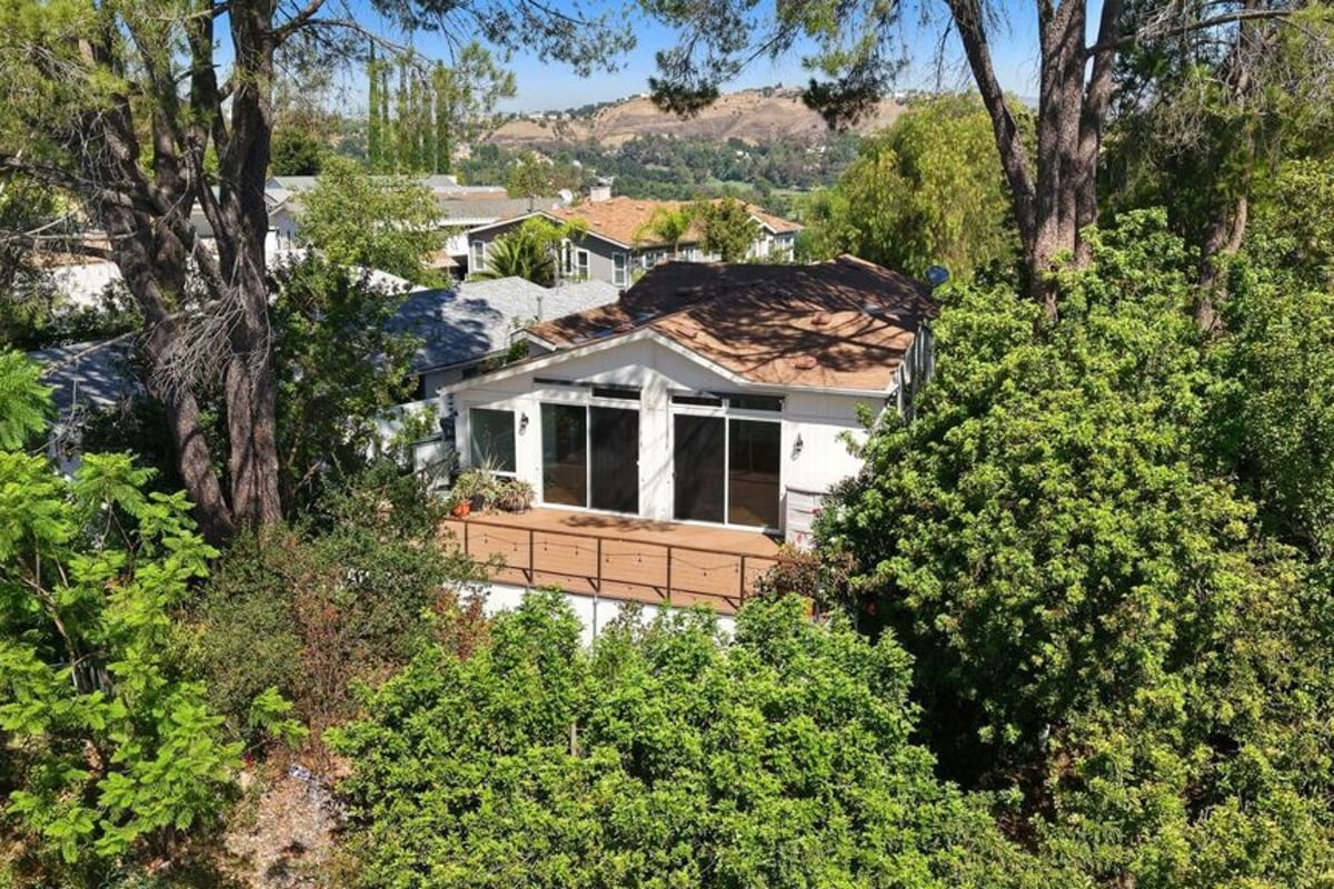 23777 Mulholland Highway 69, Calabasas, CA 91302 — photo 1 of 37