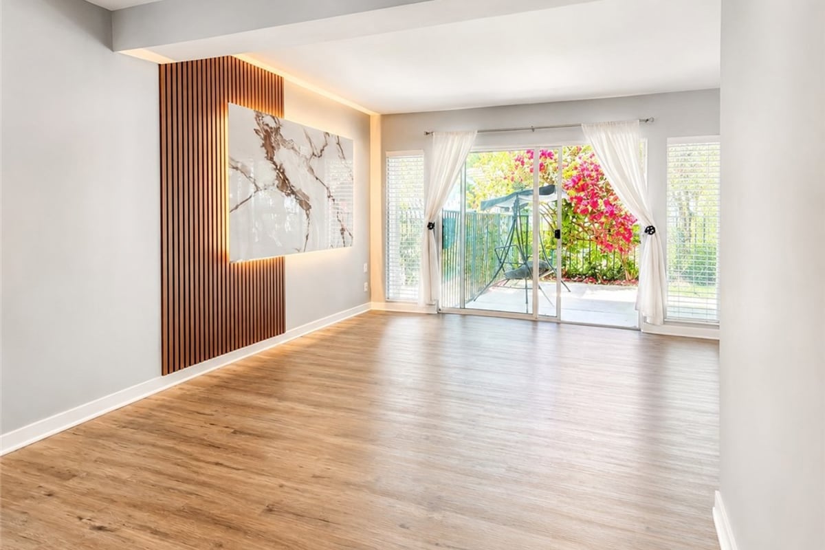 20134 Leadwell 126, Winnetka, CA 91306 — photo 1 of 33