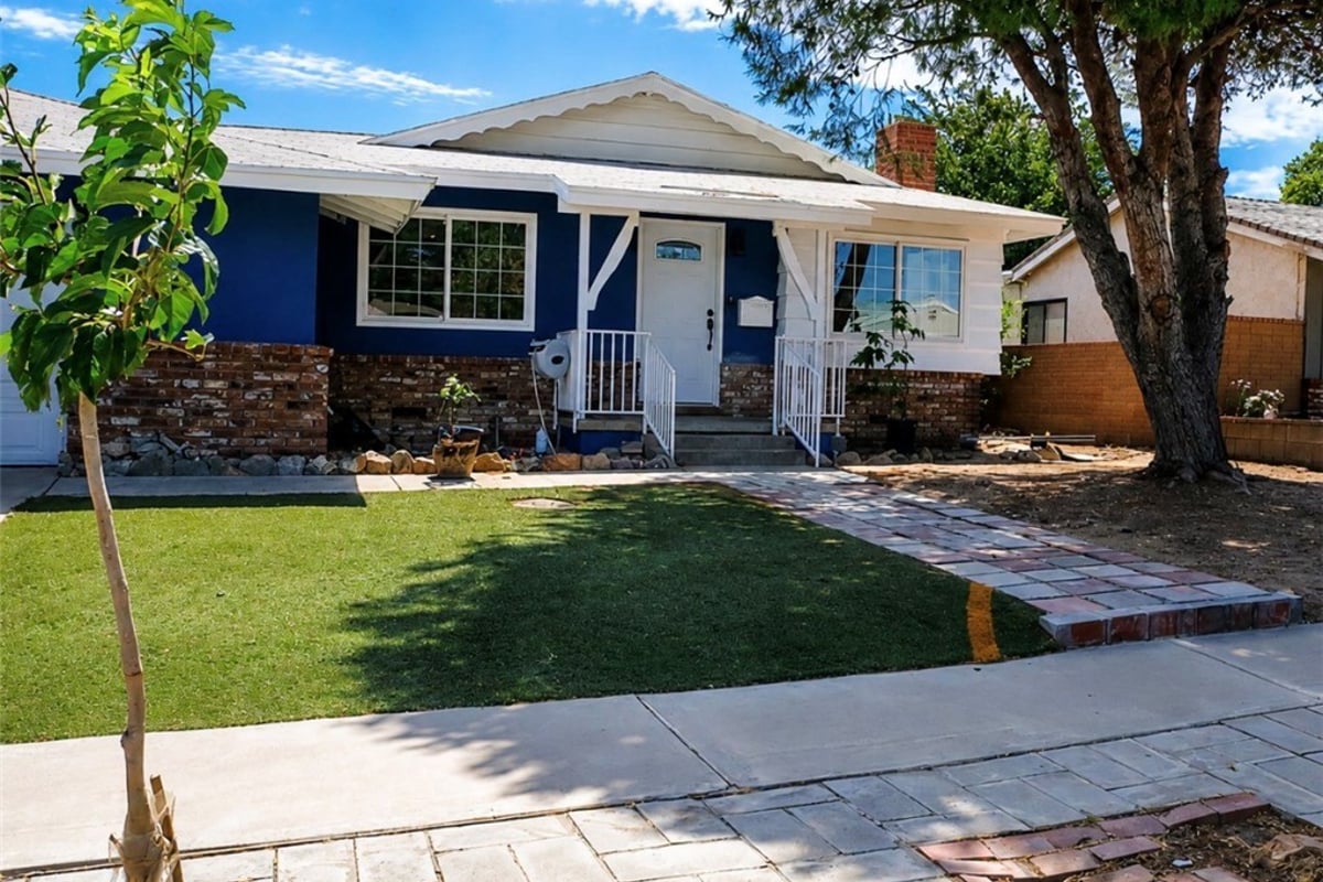 44220 Kirkland, Lancaster, CA 93535 — photo 1 of 15