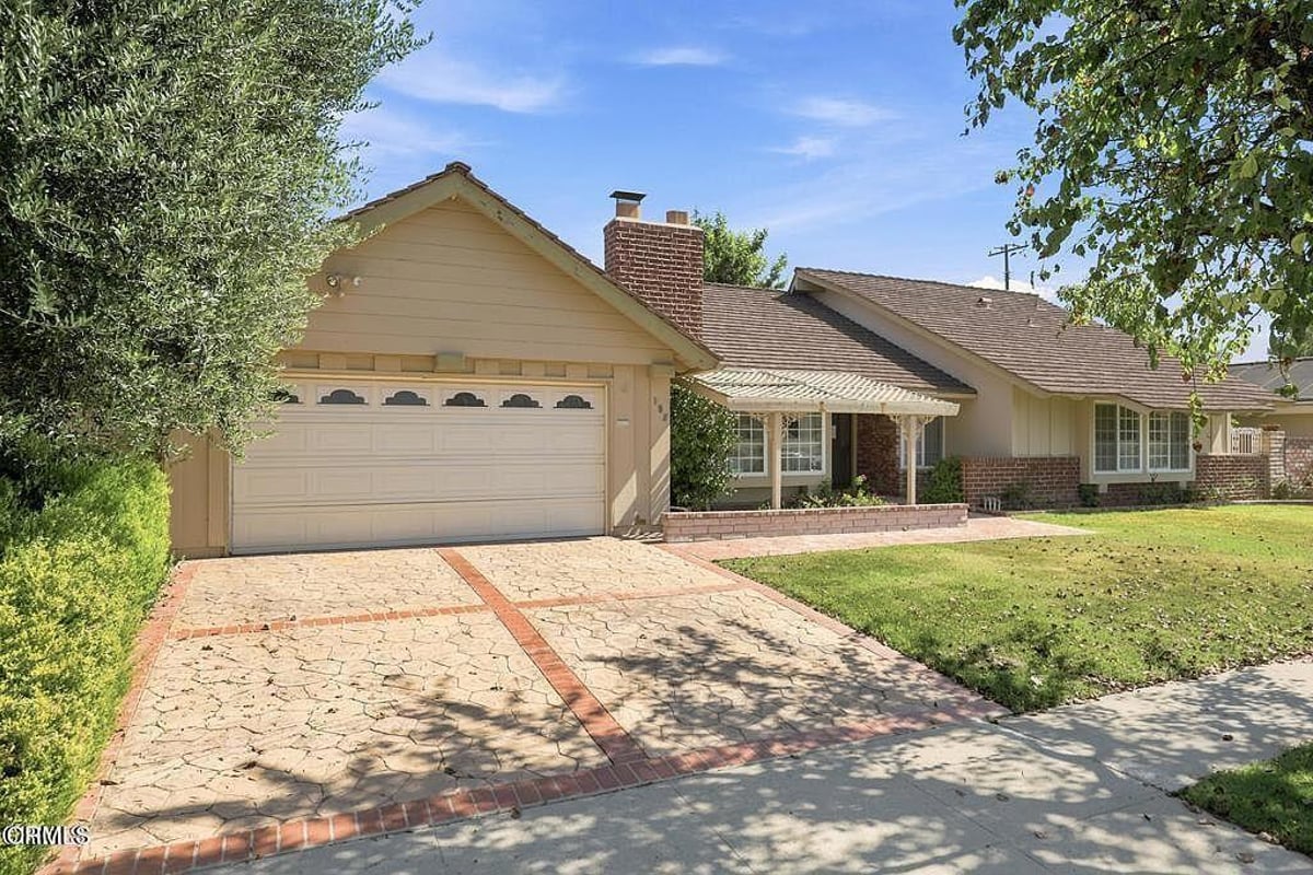 195 W Avenida De Las Flores, Thousand Oaks, CA 91360 — photo 1 of 24