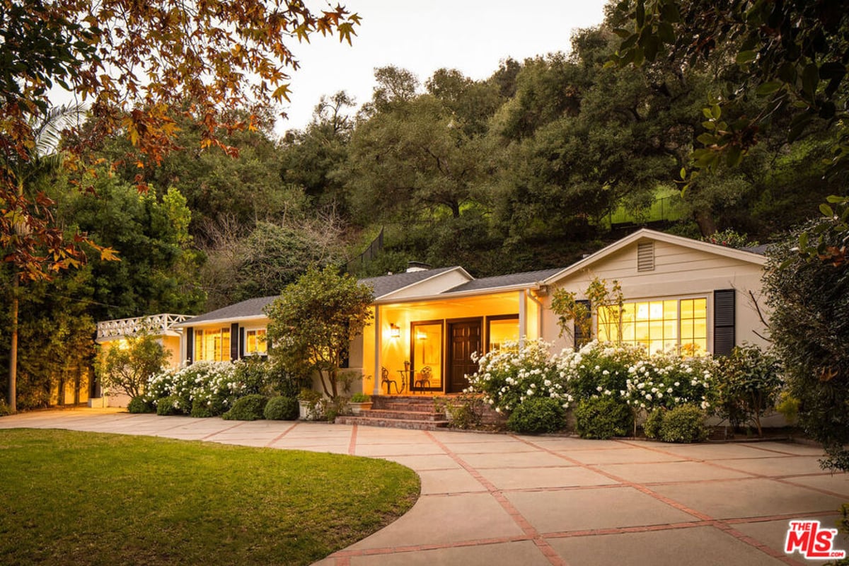 2533 Benedict Canyon Drive, Beverly Hills, CA 90210 — photo 1 of 28