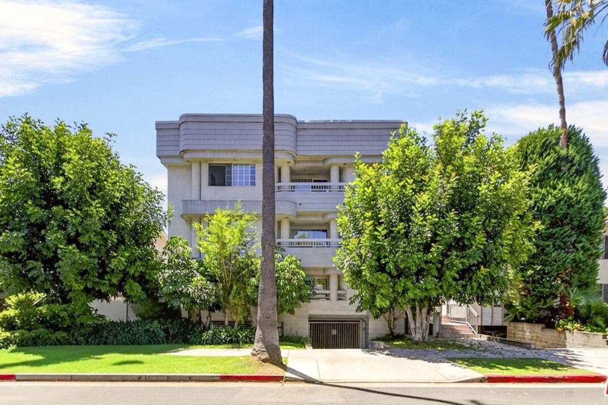 538 Glenwood Road 1, Glendale, CA 91202 — photo 1 of 18