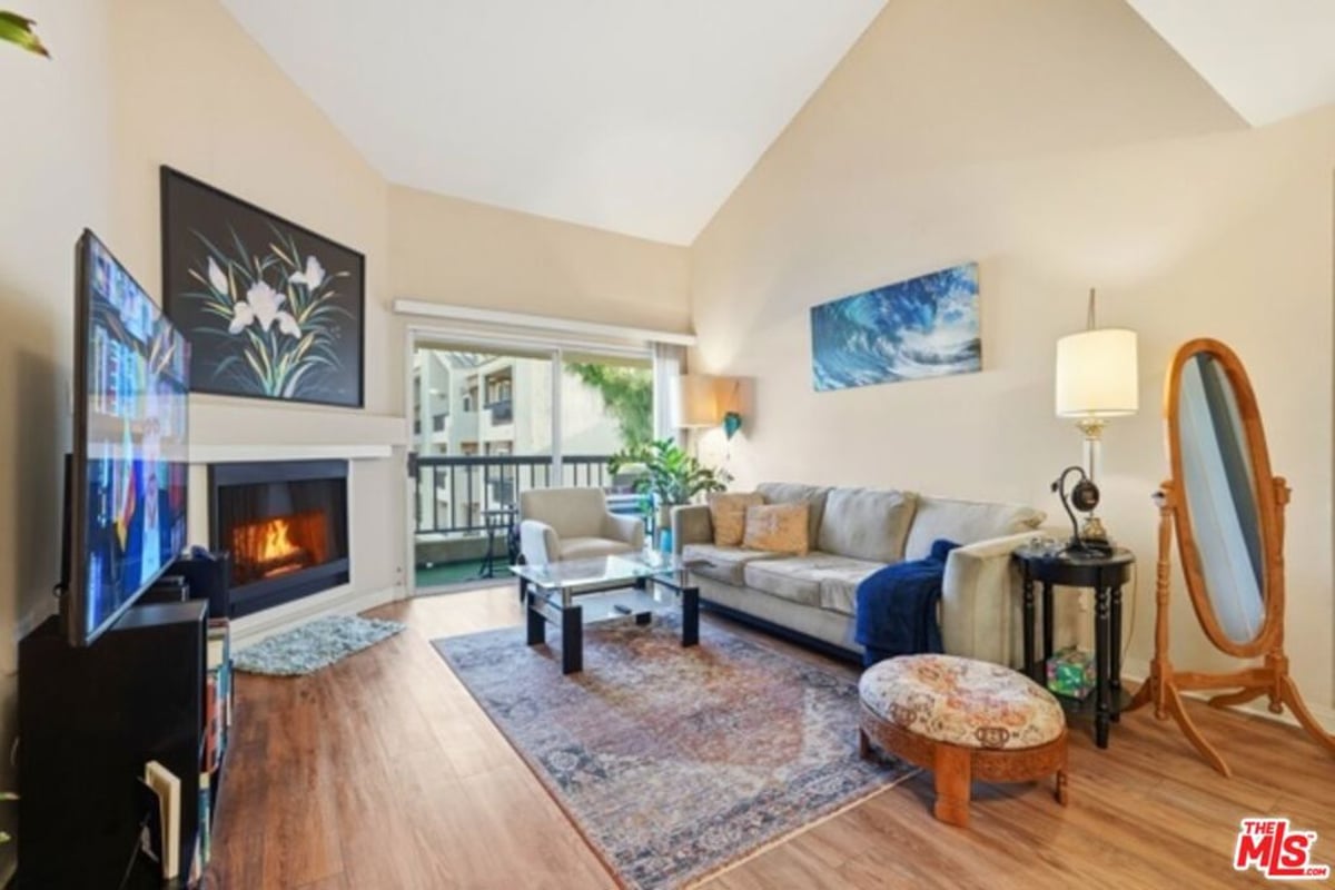 21450 Burbank Boulevard 314, Woodland Hills, CA 91367 — photo 1 of 25