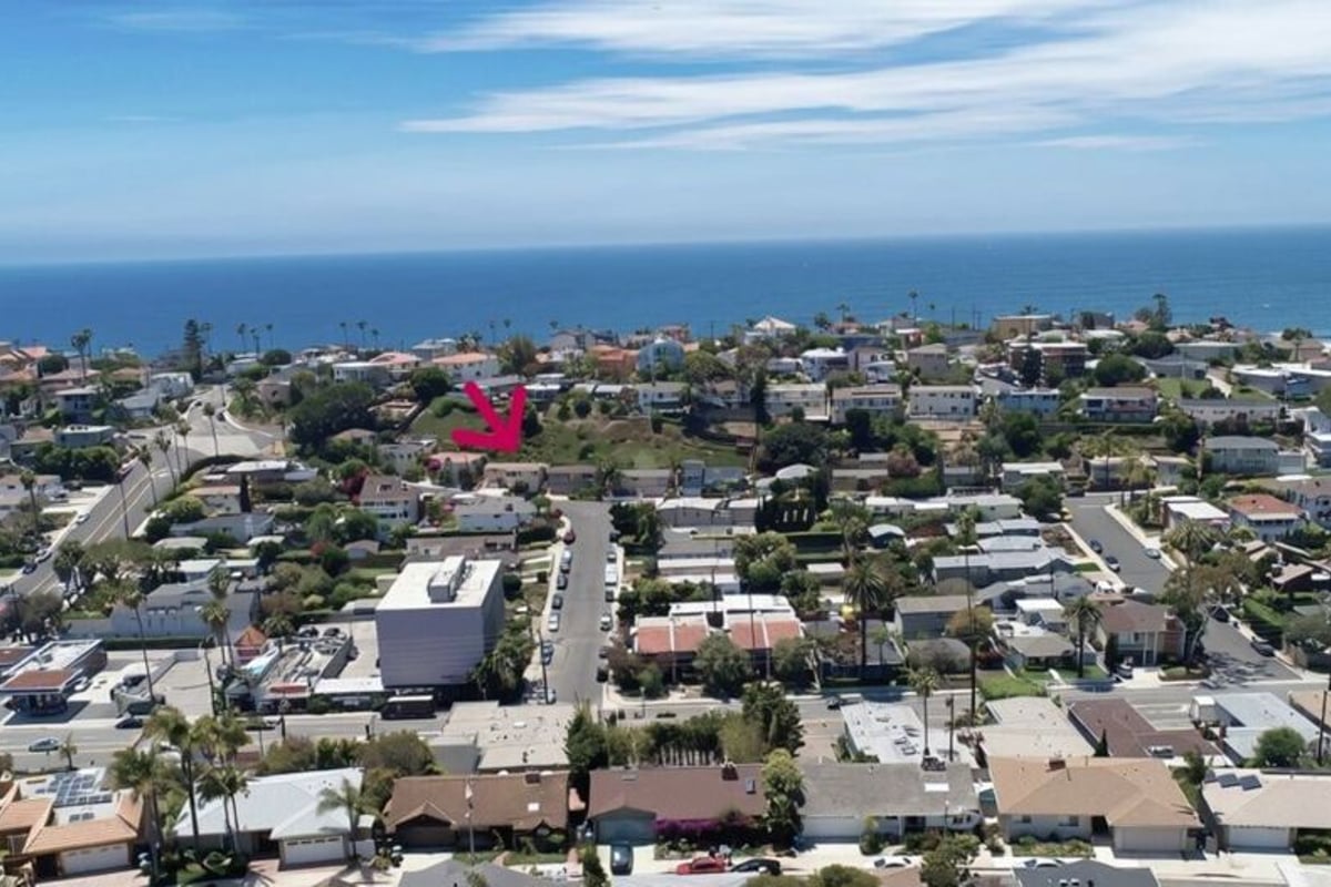 7203 Earldom Avenue, Los Angeles, CA 90293 — photo 1 of 38