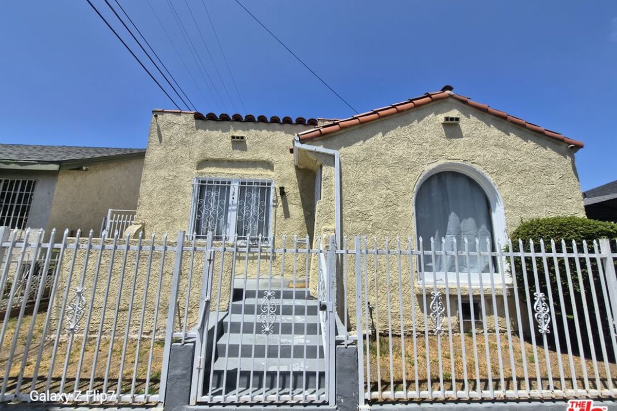 1241 W 43rd Street, Los Angeles, CA 90037 — photo 1 of 9