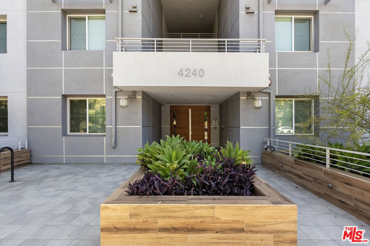 4240 Laurel Canyon Boulevard 105, Studio City, CA 91604 — photo 1 of 21