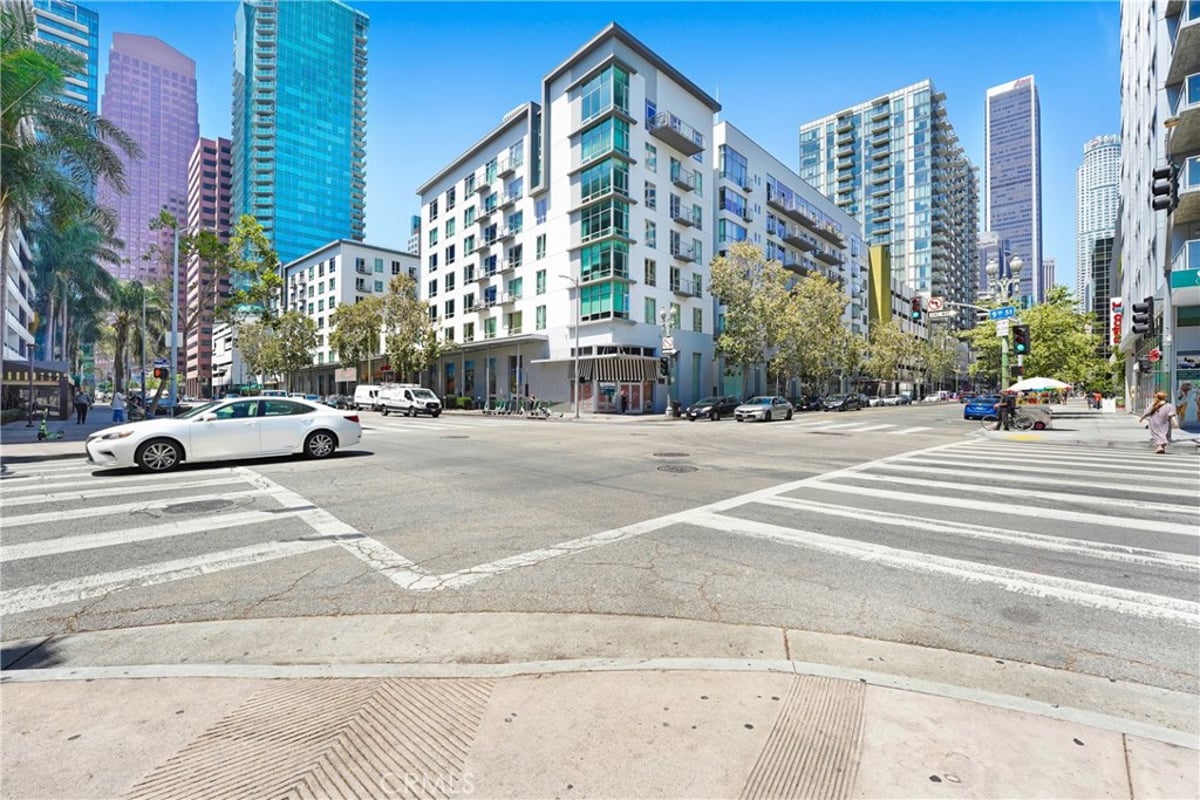 645 W 9th Street 314, Los Angeles, CA 90015 — photo 1 of 20