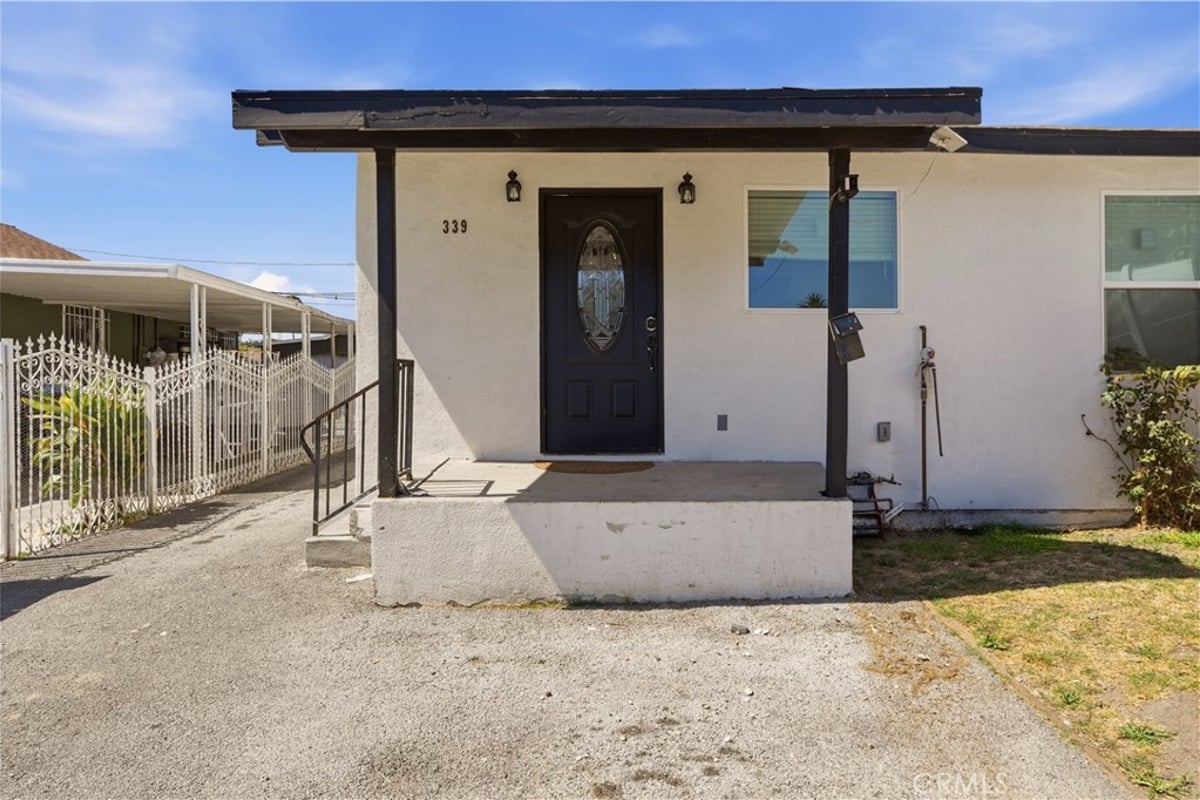 339 E 103 Street, Los Angeles, CA 90003 — photo 1 of 17