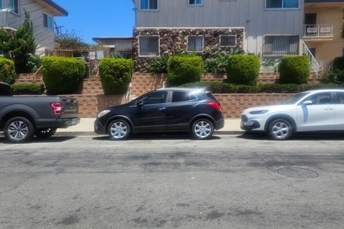 420 N Market Street 23, Inglewood, CA 90302 — photo 1 of 3