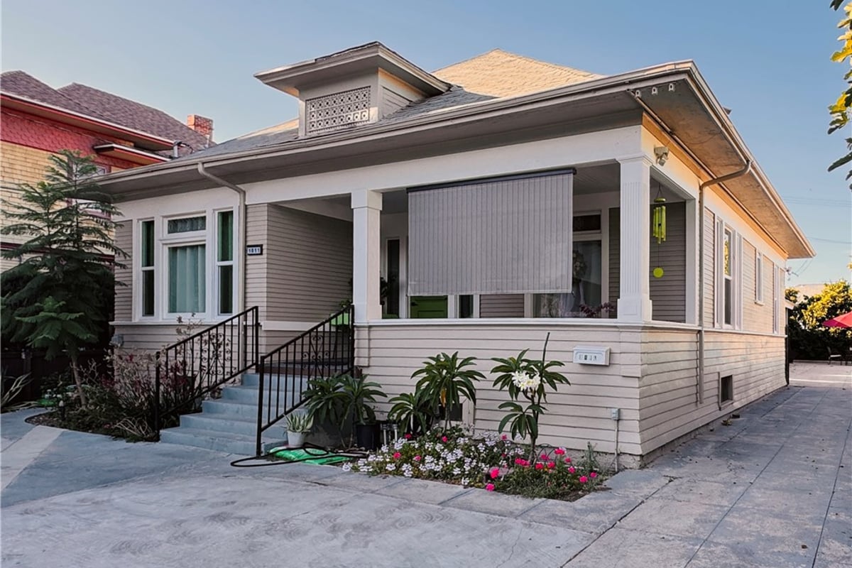 1011 W 20th, Los Angeles, CA 90007 — photo 1 of 22