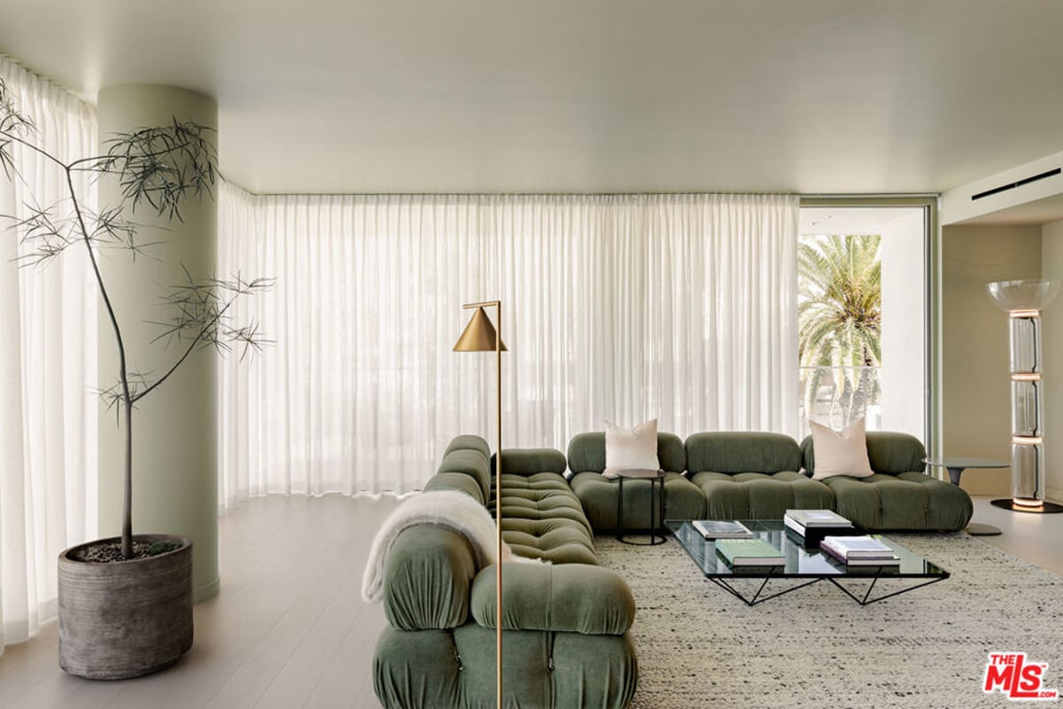 9200 Wilshire Boulevard 402W, Beverly Hills, CA 90212 — photo 1 of 25