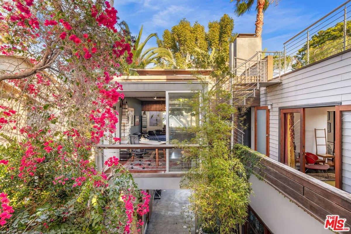 927 Amoroso, Venice, CA 90291 — photo 1 of 53
