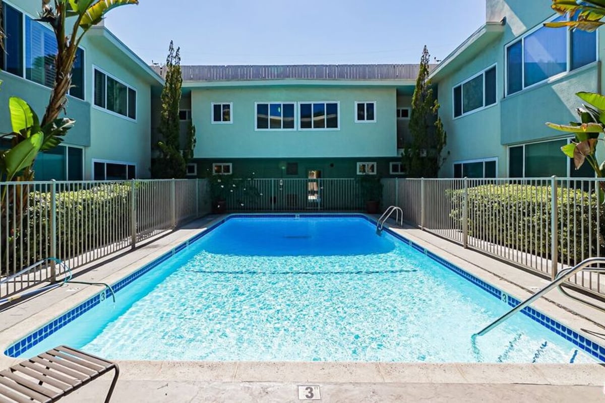 1525 N Hayworth Avenue 204, Los Angeles, CA 90046 — photo 1 of 41